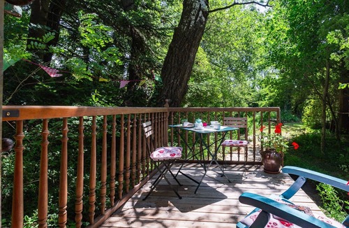 Roynac Apartment | Gypsy Caravan by the Stream - Drôme Provençale (2 people)