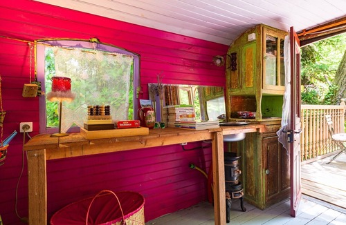 Roynac Apartment | Gypsy Caravan by the Stream - Drôme Provençale (2 people)