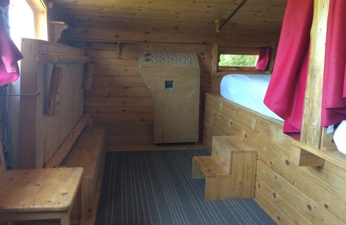 Bellecombe Bed & Breakfast | Hébergement Insolite , Cabane Autonome Perchée Dans la Végétation