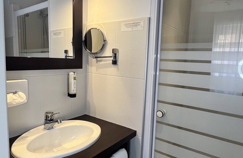 Tournon-sur-Rhone Hotel | Hôtel Azalées