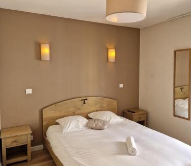Saint-Antoine-l'Abbaye Hotel | Hôtel Bistrot Les Tanins