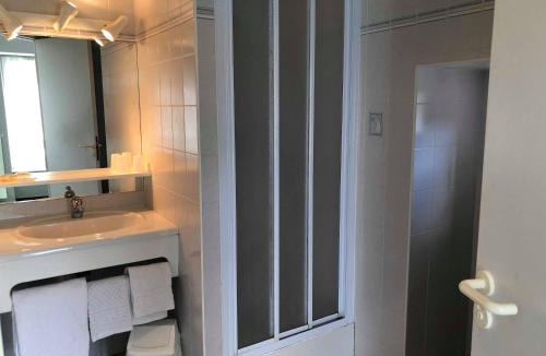 Saint-Chely-d'Aubrac Hotel | Hôtel des Voyageurs