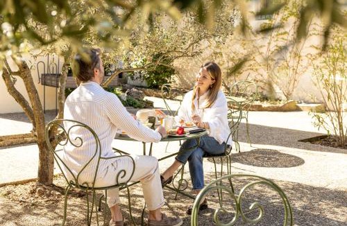 Venasque Hotel | Hôtel La Garrigue & Bar Le Perchoir