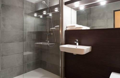 Tournon-sur-Rhone Hotel | Hôtel Les Amandiers