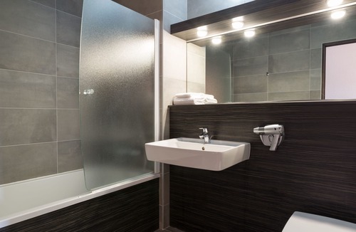 Tournon-sur-Rhone Hotel | Hôtel Les Amandiers