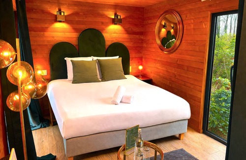 Vaugrigneuse Hotel | Hôtel Les Lodges De Vaugrigneuse