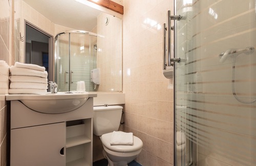 Clermont-Ferrand Hotel | Hôtel Lune Etoile La Pardieu