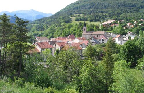 Saint-Julien-en-Beauchene Hotel | Hôtel Restaurant Les Alpins