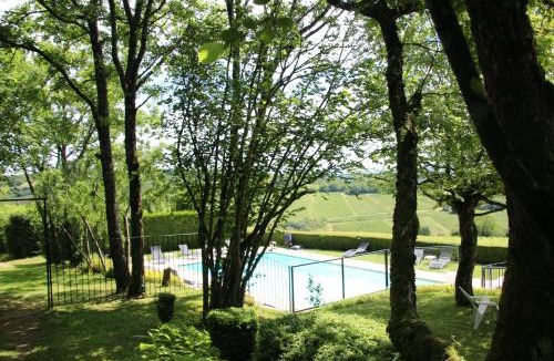 Martailly-Les-Brancion Hotel | Hôtel Restaurant La Montagne De Brancion