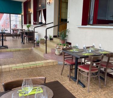Verdun-sur-le-Doubs Hotel | Hôtel-restaurant Les Trois Maures