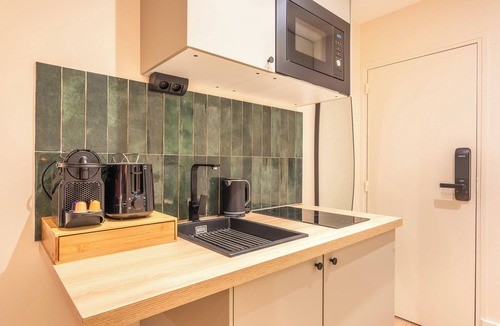 Belleville Apartment | Hedonist House - Family apartment with terrace for 14 guests