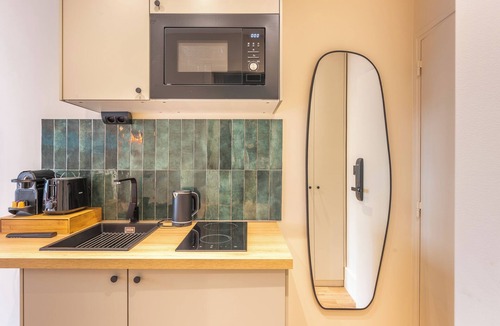Belleville Apartment | Hedonist House - Family apartment with terrace for 14 guests