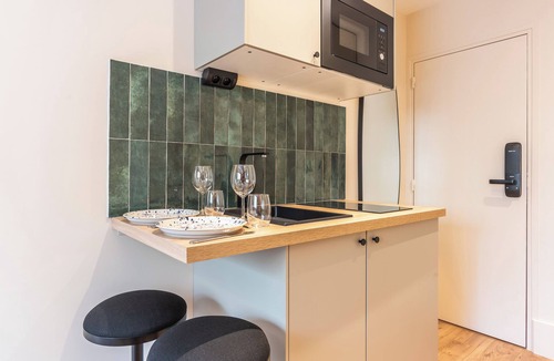 Belleville Apartment | Hedonist House - Family apartment with terrace for 14 guests