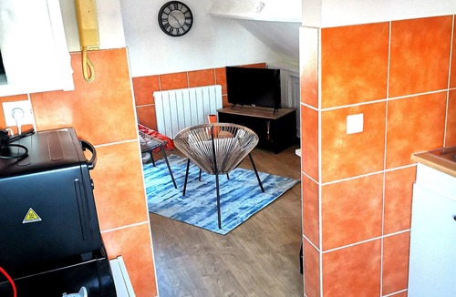 Villeneuve-le-Roi Apartment | Hestia Conciergerie, Charming Studio ALL INCLUSIVE