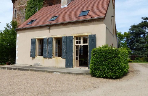 Dompierre-sur-Besbre Cottage | Historic 19th-century house, pets allowed