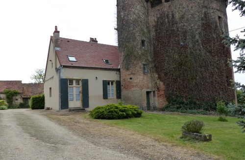 Dompierre-sur-Besbre Cottage | Historic 19th-century house, pets allowed