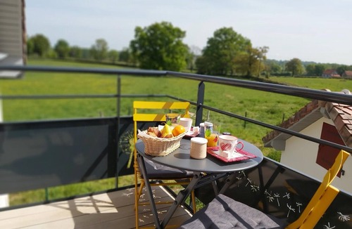 Saligny-sur-Roudon Cottage | Historic Charm in Bourbonnaise Sologne with WiFi