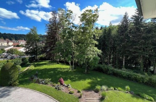 Maiche House | Historic family home with private fenced park (3.5 bedrooms -1 bathroom)