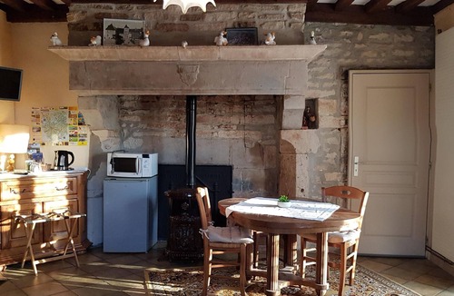 Choye Bed & Breakfast | Historic house with guest rooms and enclosed park in Choye