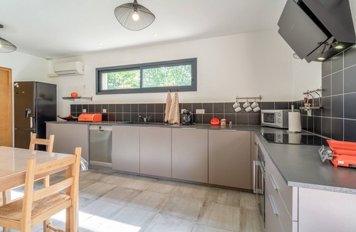 Saint-Romain-en-Viennois House | Holiday Home 'Maison Avec Piscine Privée' with Private Pool, Wi-Fi and Air Conditioning