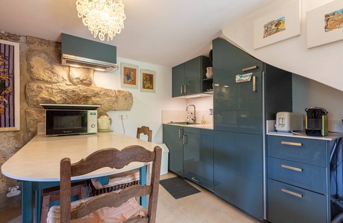 Saint-Barthelemy-Grozon House | Holiday Home 'La Treille' with Mountain View and Wi-Fi