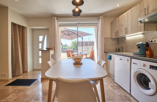 Saint-Hilaire-du-Rosier House | Holiday Home 'La Mottinière' with Private Terrace and Wi-Fi