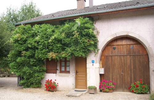 La Chapelle-aux-Bois House | Holiday Home in La Chapelle with Garden