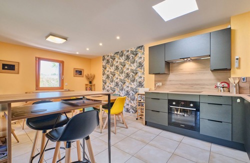 Saint-Antoine-l'Abbaye House | Holiday Home 'Les Bambous' with Private Terrace and Wi-Fi