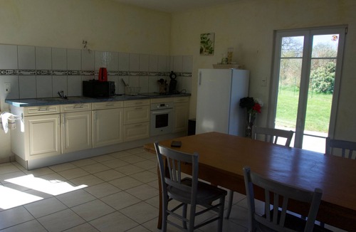 Vitry-en-Charollais House | Holiday Home “Aiguille et Lotus” with Shared Pool and Terrace