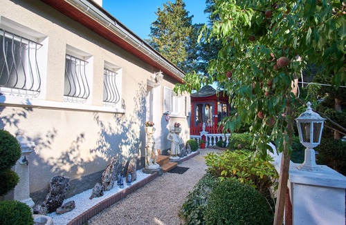 Pierre-Chatel House | Holiday Home 'Au Printemps Japonais' with Mountain View, Garden, Balcony, A/C & Wi-Fi