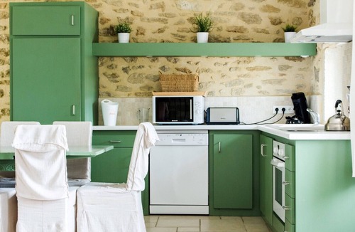 Colonzelle Cottage | Holiday Home 'Billard' with Shared Pool, Private Garden and Wi-Fi