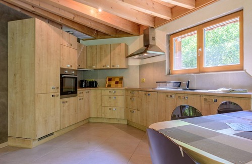 Dietwiller House | Holiday Home 'Charmante Maison En Bois' with Private Terrace, Private Garden and Wi-Fi