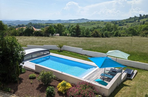Montmiral House | Holiday Home 'Chez Nancy' with Mountain View, Private Pool and Wi-Fi