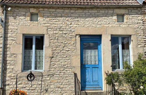 Massangis House | Holiday Home 'Chez Pauline' with Private Garden