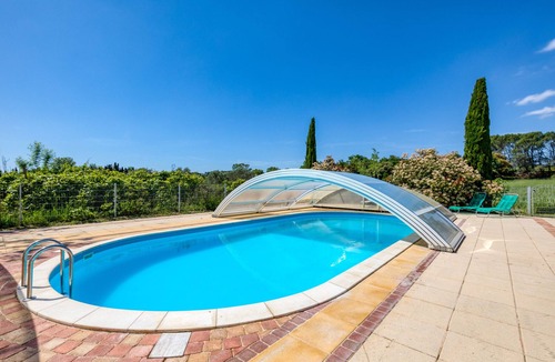 Aspiran House | Holiday Home 'Citron' with Shared Pool, Private Garden and Wi-Fi