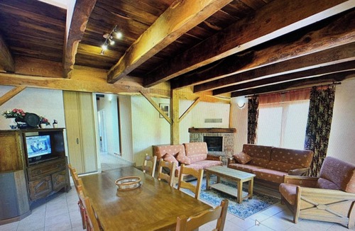 Villecomtal House | Holiday Home 'Domaine De Jouani - Pergola' with Shared Pool, Private Terrace and Wi-Fi