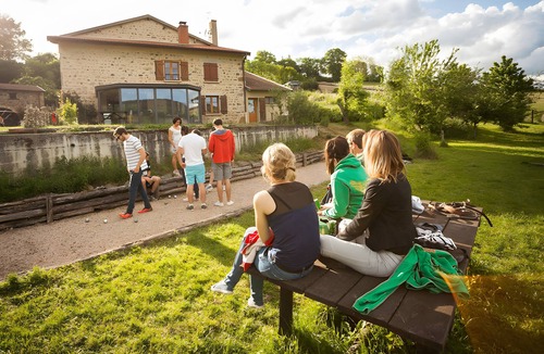 Ouroux House | Holiday Home for 15 Guests with Shared Pool, Terrace, and Wi-Fi