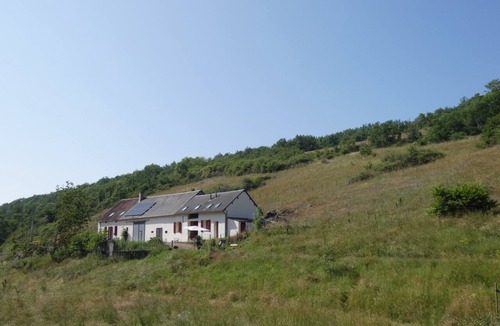 Chissey-en-Morvan House | Holiday Home 'Les Girolles' with Private Terrace, Shared Garden and Wi-Fi