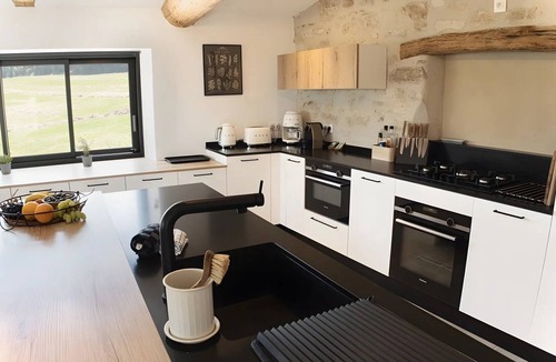 La Roche-sur-Grane House | Holiday Home 'Chant d'Étoile' with Private Pool and Air Conditioning