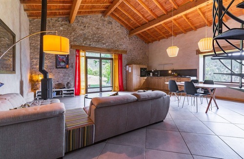 Montmaur-en-Diois House | Holiday Home 'La Grange Du Vieux Village' with Mountain View
