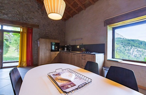 Montmaur-en-Diois House | Holiday Home 'La Grange Du Vieux Village' with Mountain View