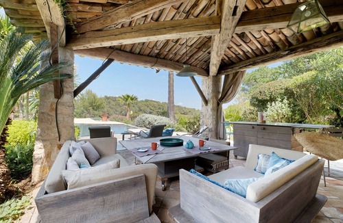 Les Maillans House | Holiday Home 'Pool House Du Clos Sainte Marie' with Sea View, Shared Pool and Wi-Fi