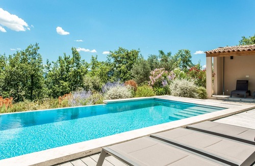 Vaison-la-Romaine House | Holiday Home in Vaison la Romaine with Pool