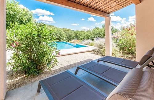 Vaison-la-Romaine House | Holiday Home in Vaison la Romaine with Pool