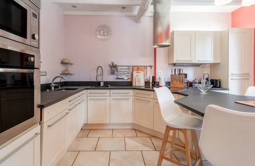 Mazan House | Holiday Home “Gîte des Athos Au Pied Du Ventoux” with Private Pool, Wi-Fi & AC