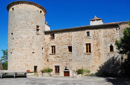 Chassiers House | Holiday Home 'Gite Au Rocher' with Private Pool, Private Terrace and Wi-Fi