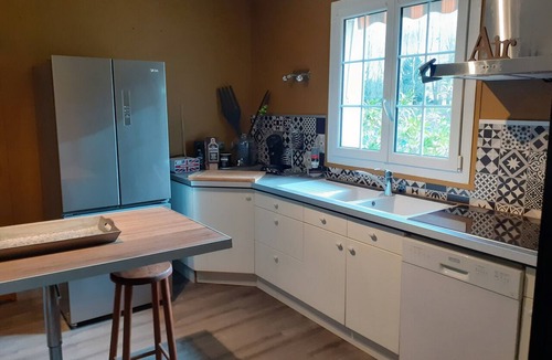 Chitenay House | Holiday Home 'Gite La Chenevelle' with Private Terrace, Private Garden and Wi-Fi