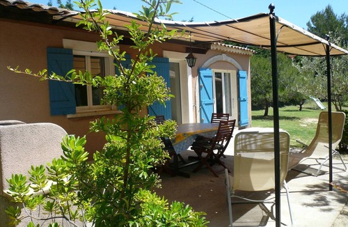 Buisson House | Holiday Home in Buisson with Private Pool