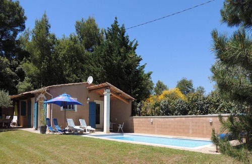 Buisson House | Holiday Home in Buisson with Private Pool