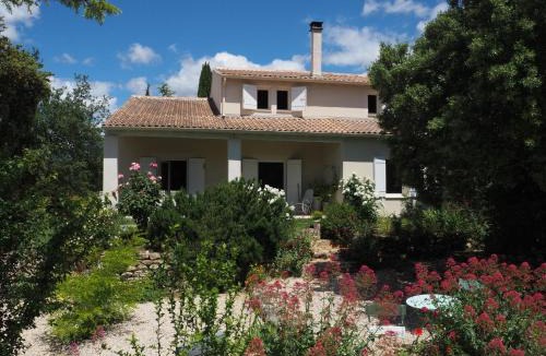 Villes-sur-Auzon House | Holiday Home in Villes-sur-Auzon with Pool